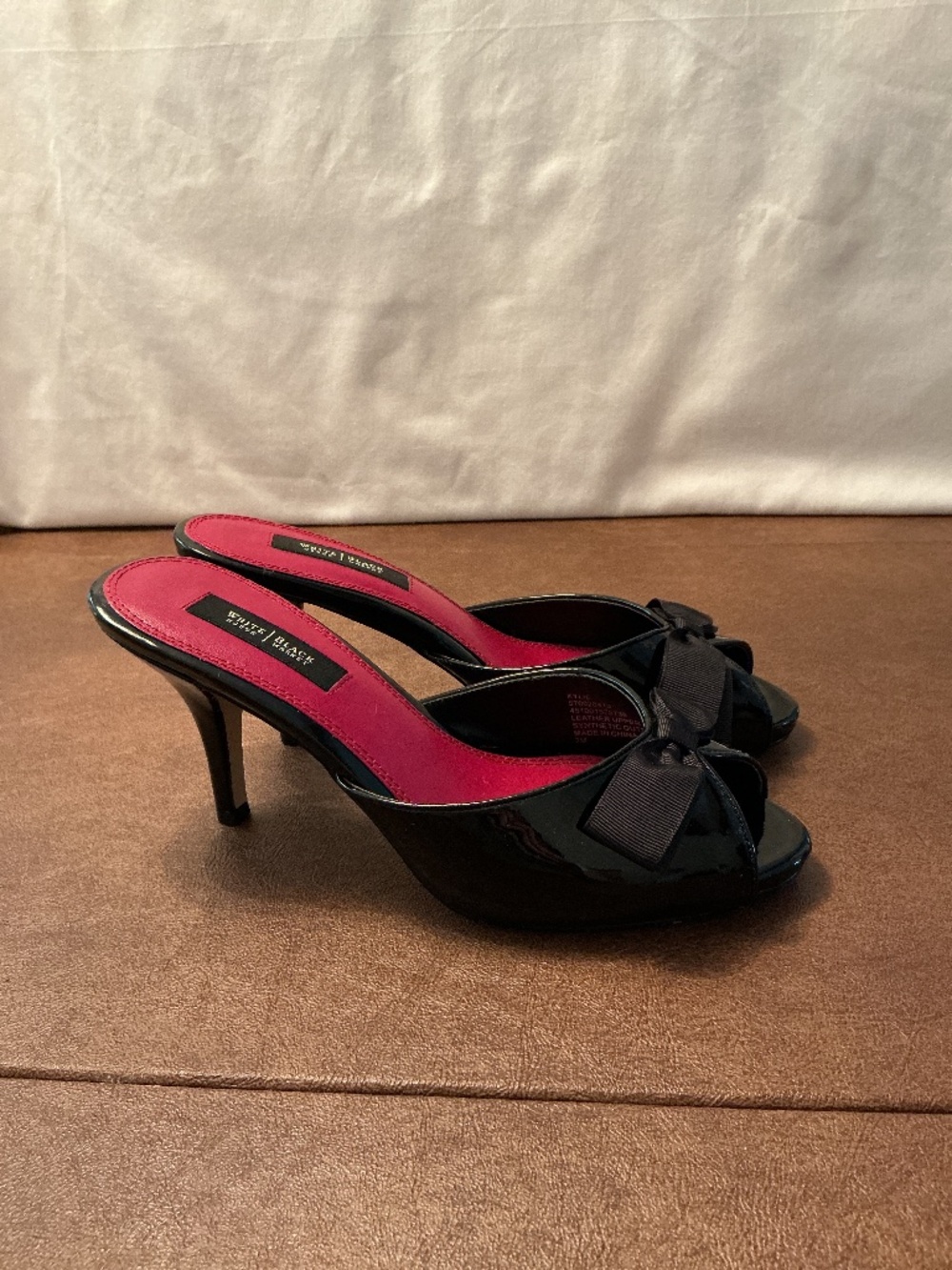 White House Black Market Black Patent Leather Peep Toe Bow Mule Heels Sz 7M